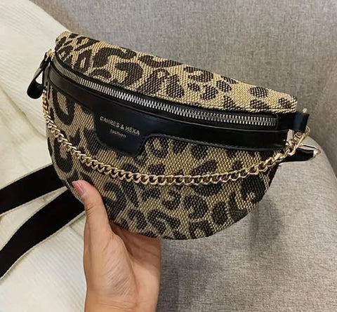 CROSSBODY WITH CHAIN DETAIL