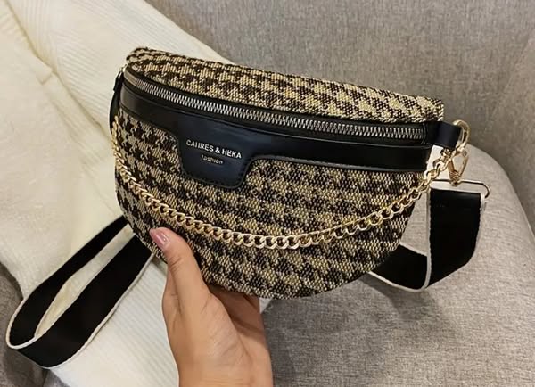CROSSBODY WITH CHAIN DETAIL