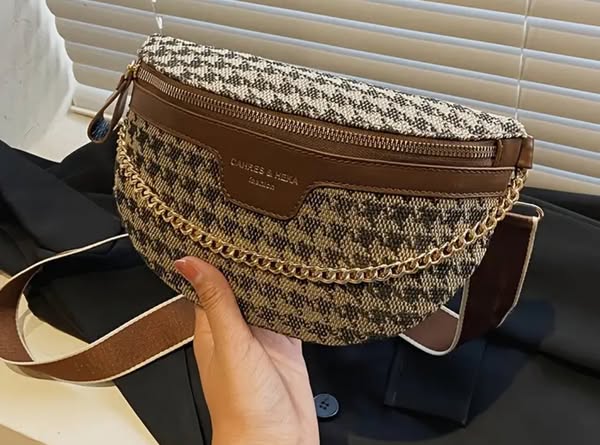 CROSSBODY WITH CHAIN DETAIL
